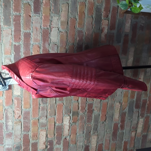 Red leather jacket. - Picture 3 of 8